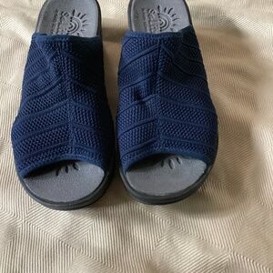 So Lite by Easy Street Airy Sandals 7.5 Navy Stretch Comfort Wedge Slip-On Shoes